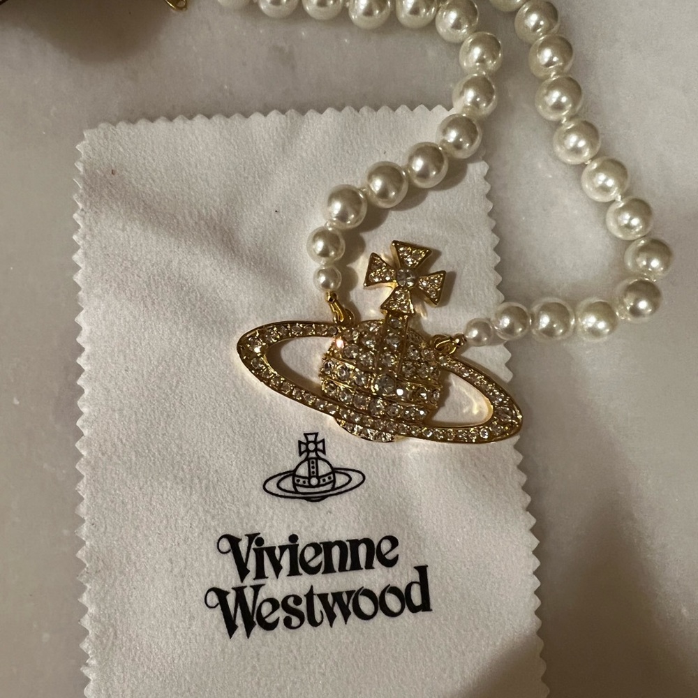 Vivienne Westwood LARGE Bas Relief Pearl New